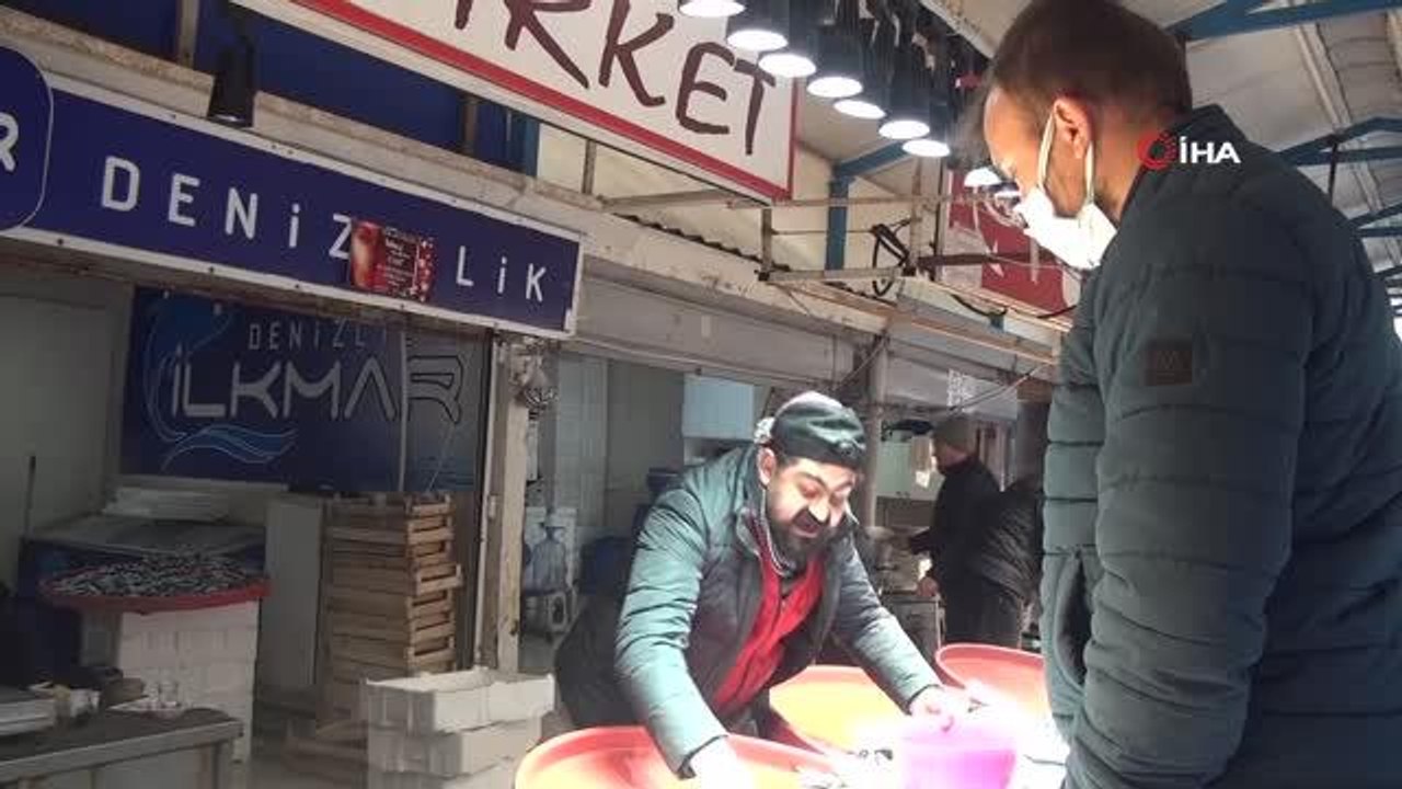 Bandırma balık halinde hamsi bolluğu yaşanıyor