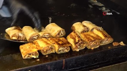 Sevgililer Günü döneri... 'Piton döner' 14 Şubat'a özel kalp şeklinde servis ediliyor
