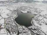 Buz tutan Helvadere Göleti Hasan Dağı manzarasıyla böyle görüntülendi