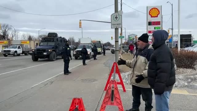 La 'caravana' negacionista avanza hacia Bruselas contra las restricciones sanitarias