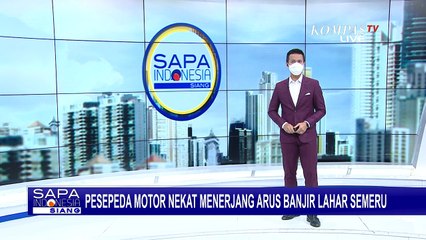 Nekat Terjang Banjir Lahar Hujan Semeru, Pengendara Motor Terjatuh