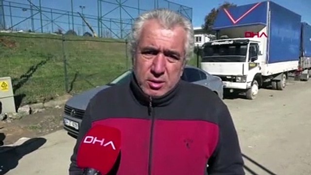 Ağızlıksız ve tasmasız gezdirdikleri pitbull cinsi köpek, sokak köpeğine saldırdı