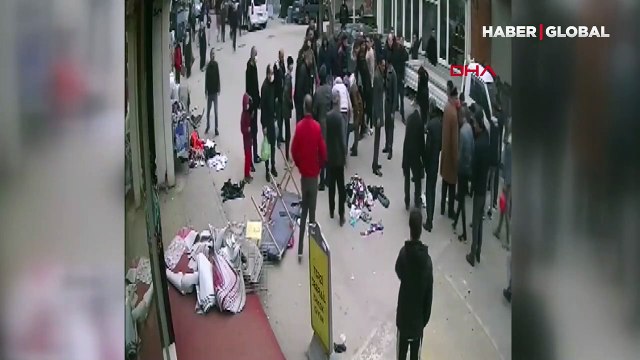 Bursa'da direksiyon hakimiyetini kaybetti, yayaların arasına böyle daldı