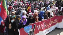 Pakistanlı öğrenciler Hindistan'daki başörtü yasağını protesto etti