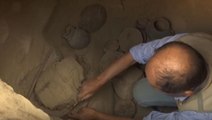 Kazmaları ipliğe takılan arkeologlar, toprağı elleriyle kazmaya başladı! Yan yana bulunan çocuk mumyaları dehşete düşürdü