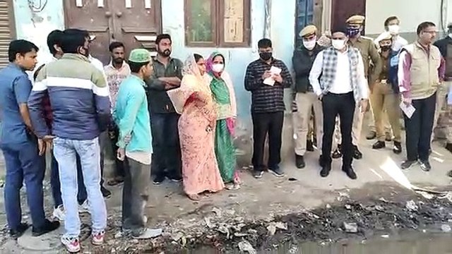 औचक निरीक्षण में मिलीं खामियां... वार्ड 78 के सभी सफाईकर्मियों का कटेगा एक दिन का वेतन