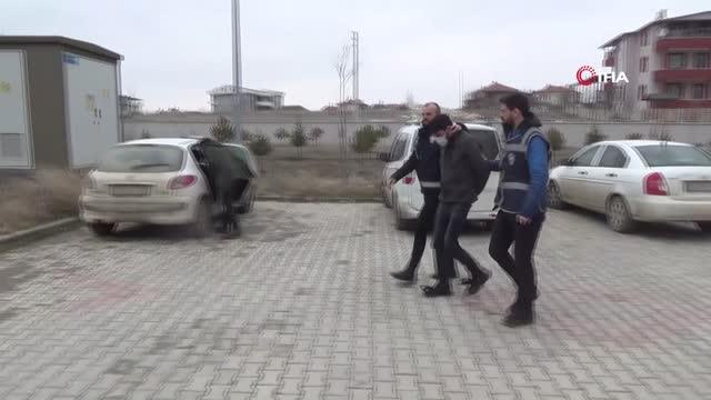 Son dakika haberi... 58 yaşındaki kadın, kumar borcu yüzünden maket bıçağıyla boğazı kesilerek öldürüldü