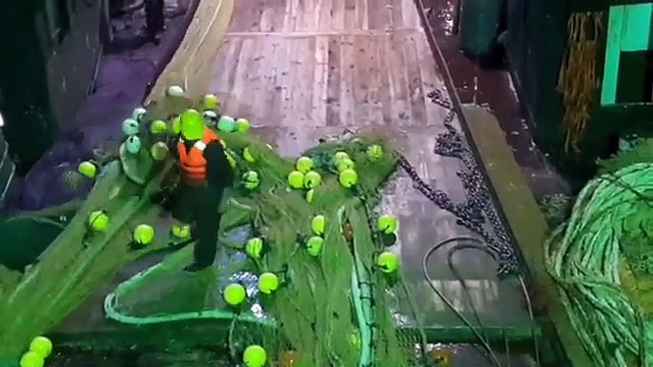 وثائقي - رحلة صيد  بأعالي البحار بجنوب المغرب _ صيد  الأخطبوط _ CHALUTIER