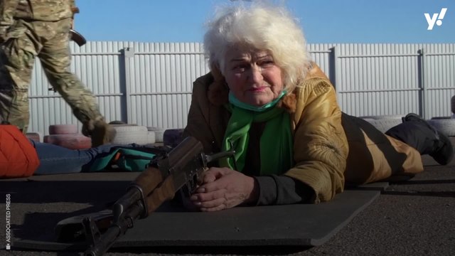 Ukrainian great-grandmother learns to shoot amid fears of Russian invasion