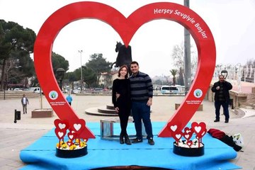 Sevgililer Gününe özel maket yaptılar