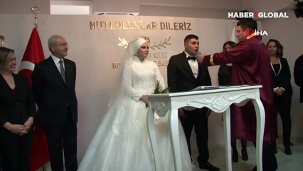 Nikah şahitliği yapan Kılıçdaroğlu'dan genç çifte tavsiye: Arada bir tartışacaksınız ama sakın uzun tutmayın
