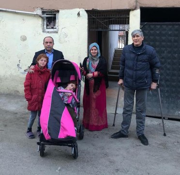 Serebral palsili çocuk, hediye puset sayesinde 11 yılda ilk kez dışarı çıktı