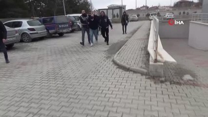 Kumar borcu kan döktü! 58 yaşındaki kadın, oğlunun arkadaşları tarafından katledildi