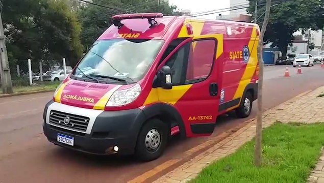 Jovem fica ferido após colisão entre carro e moto no Centro de Cascavel