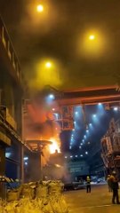 Incident dans une usine d'acier... mieux vaut ne pas rester dans les parages