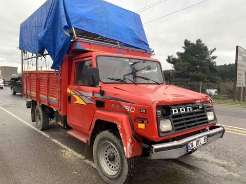 Son dakika haberleri | Kamyon ile kamyonet çarpıştı, sıkışan sürücüyü itfaiye kurtardı