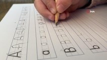 Geliştirdiği defter sayesinde çocuklar yazmayı kolay öğreniyor