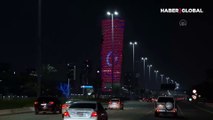 BAE'de Abu Dabi'nin sembol binalarına Türk bayrağı yansıtıldı