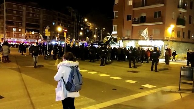 Los Mossos d'Esquadra desalojan la Meridiana por primera vez en dos años