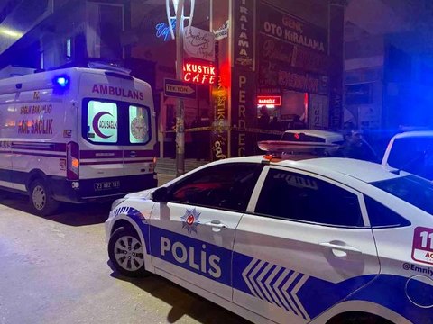 Son dakika 3. sayfa: Kız arkadaşıyla tartışan şahıs, önce silahla etrafa ateş etti ardından silahı kafasına dayadı