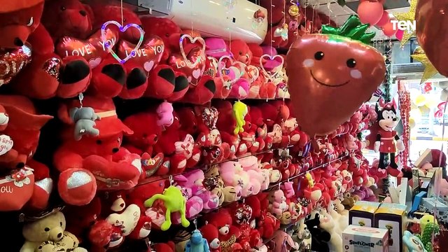 في يوم الفلانتين.. تعرف على أغرب هدايا عيد الحب من محلات الورد والهدايا
