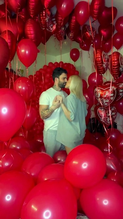 Άγιος Βαλεντίνος: Ιωάννα Τούνη: Τα «καυτά» φιλι...