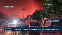 Pabrik Kertas Terbakar, Api Sulit Dipadamkan