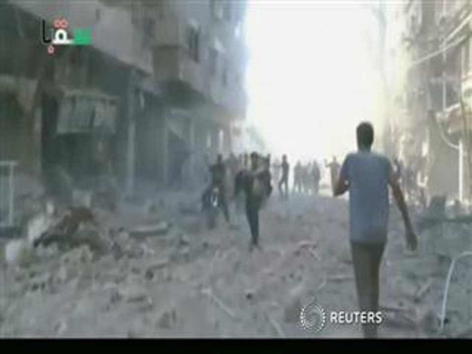 Air strike devastates Syrian town