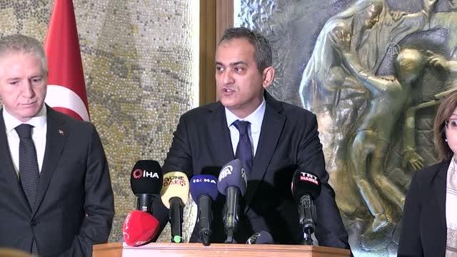 GAZİANTEP - Bakan Özer: 7 Şubat'ta başlamış olduğumuz 2. dönemde yine aynı kararlılıkla yüz yüze eğitime devam ediyoruz