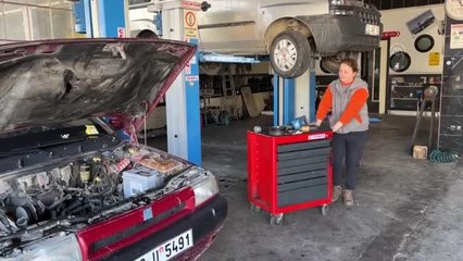 Oto tamircisi "Serpil usta" diğer kadınlara ilham olmak istiyor