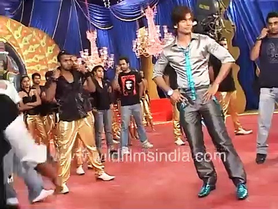Vidya Balan and Shahid Kapoor dance on sets of Kismat Konnection _ BTS Bollywood film