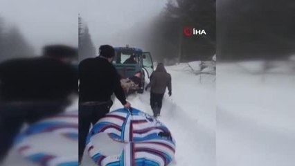 Karda şişme bot ile kayarken binanın duvarına çarptı