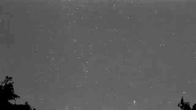 İngiltere semalarında gök taşı olduğu tahmin edilen yeşil ışık topu görüldü