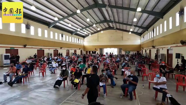 局长亲自上阵 炒热喊价气氛 森交局拍卖会获逾58万收益