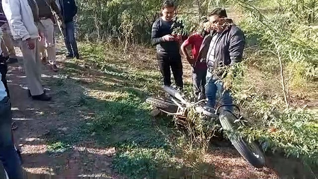 पेट्रोलपंप के सेल्समैन से दिनदहाड़े लूटे 1.59 लाख रुपए