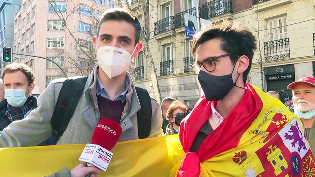 Miles de simpatizantes apoyan a Ayuso y Casado convoca al comité de dirección