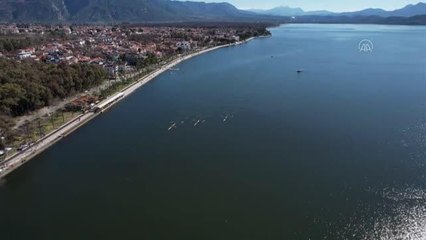 Tải video: Büyükler Köyceğiz Kupası Kürek Yarışları tamamlandı