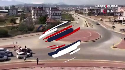 Düğünde tehlikeli anlar! Gelin ile damadın etrafında drift yaptı