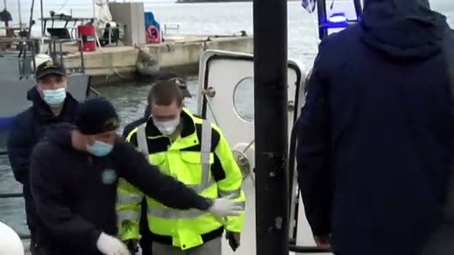 العثور على أحد ركاب العبارة الإيطالية المنكوبة في اليونان حياً