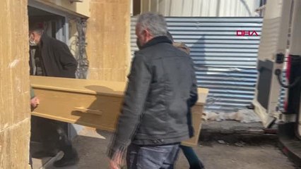 BABASINI ÖLDÜRDÜKTEN SONRA DIŞARIYA ÇIPLAK ÇIKARAK DONMAYI BEKLEMİŞ