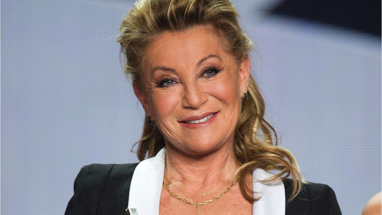 GALA VIDÉO - Un flirt & une danse : ce que Sheila a “adoré” dans l’émission de Faustine Bollaert