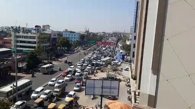 शहर में जगह जगह लगा जाम, घर तक पहुंचने में लगे कई घंटे