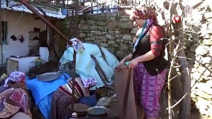 Gelişen teknolojinin aksine asırlık 'ayak yağı' geleneğini yaşatmaya devam ediyorlar