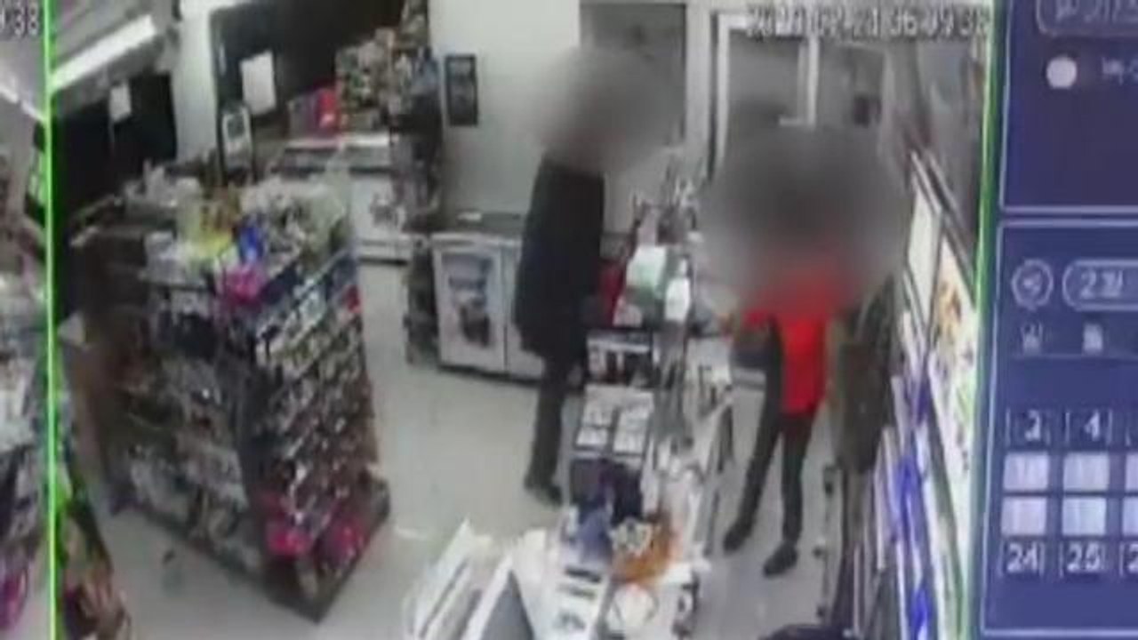 Citizen caught robber at convenient store