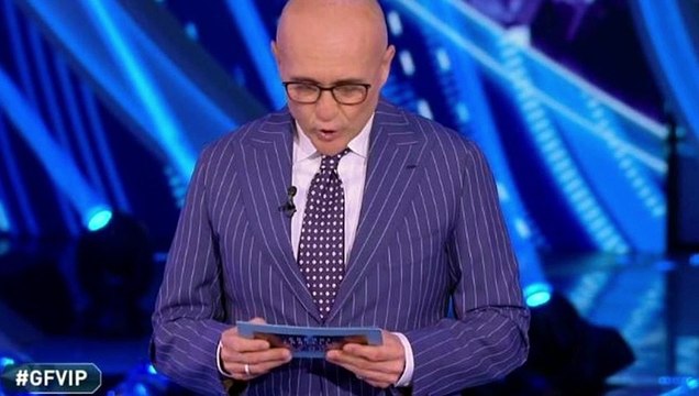 “Devi abbandonare la casa”. GF Vip, Alfonso Signorini lo annuncia a fine serata