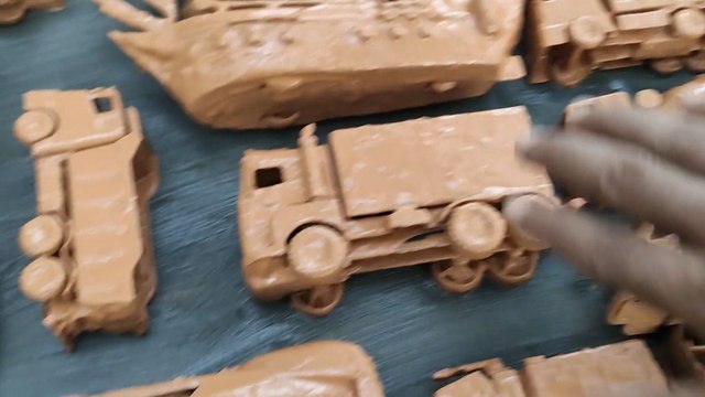 Membersihkan Mainan Mobil-Mobilan Mobil Truk Tangki, Mobil Balap, Mobil Truk Sampah, Kapal Layar