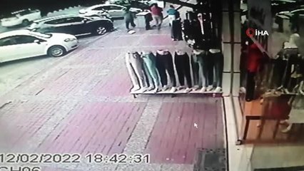 Köpeğiyle mağazaya gelip 280 TL değerinde montu böyle çaldı