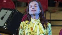 Berlinale : positive au Covid-19, Isabelle Huppert recevra virtuellement son Ours d'or d'honneur