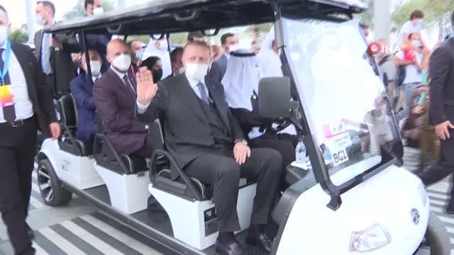 Cumhurbaşkanı Erdoğan, Dubai EXPO 2020'deki Türkiye ve Azerbaycan pavilyonlarını ziyaret etti-Erdoğan pavilyon ziyaretine giderken yolda vatandaşları...