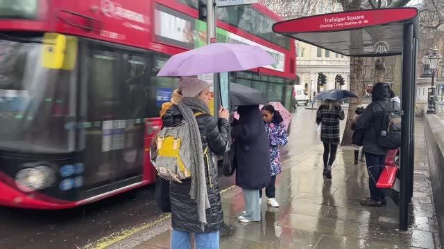 Londra'da toplu taşıma ücretlerine gelecek ay yaklaşık yüzde 5 zam yapılacak